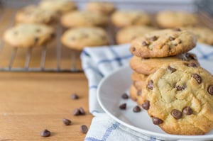 Use Hot Melt Glue to Seal Boxes of Cookies